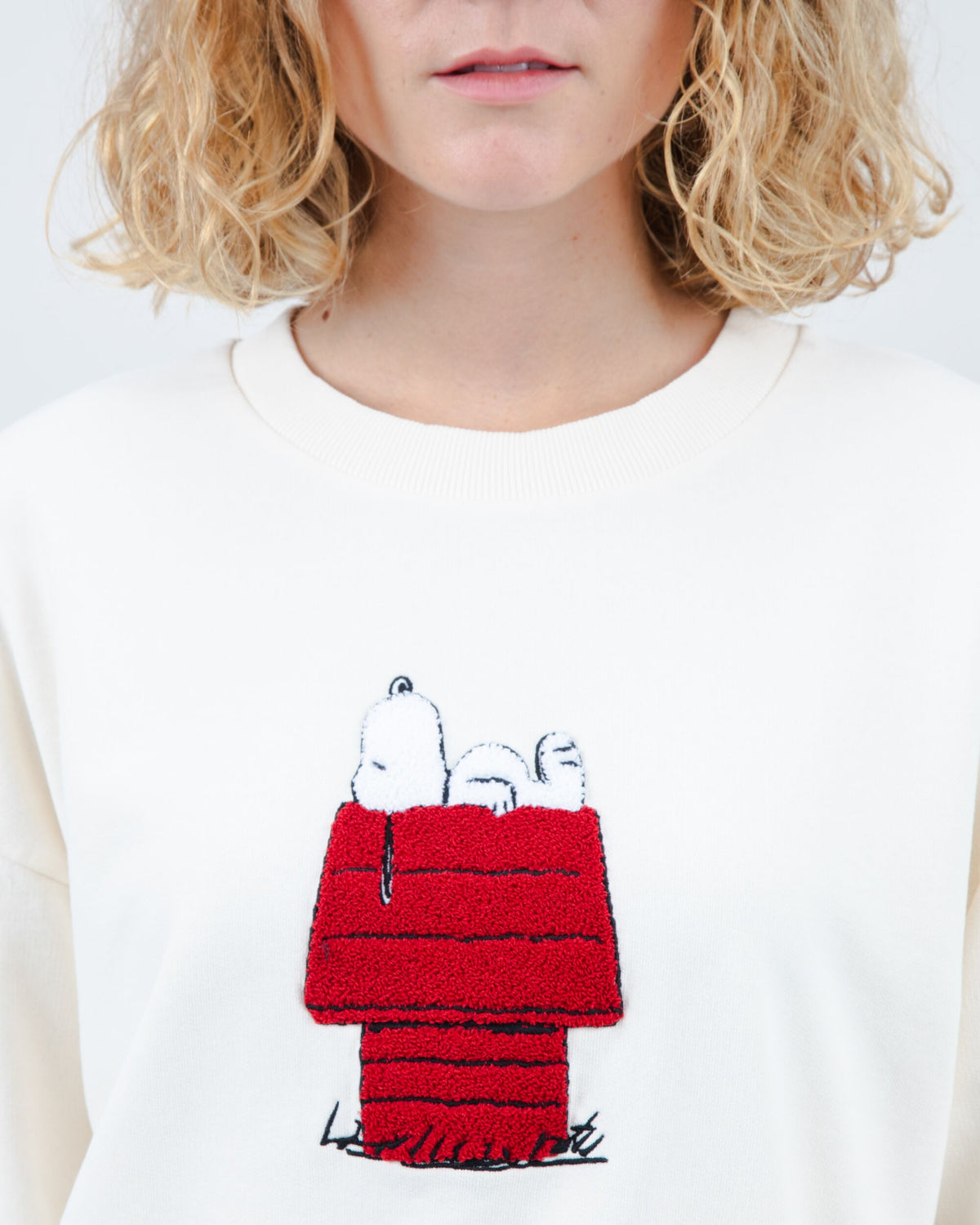 Peanuts Snoopy Doghouse Rounded Cotton Sweatshirt